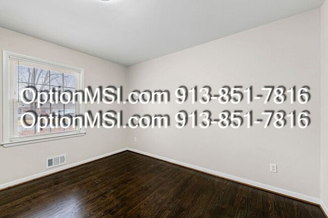 Building Photo - 1/2 month free if moved in by 1/25/26!! Move-in ready!!