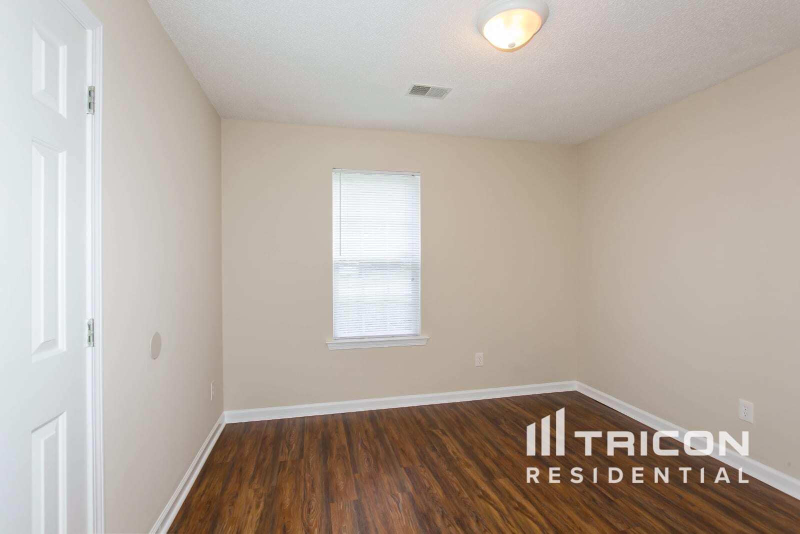 Building Photo - 744 N Shadowbrook Dr