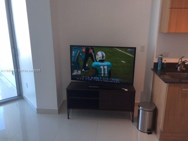 Building Photo - 350 S Miami Ave