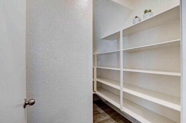 Building Photo - "Charming 2-Bedroom Townhouse Retreat with 2.5 Baths in South Henderson -with Backyard “