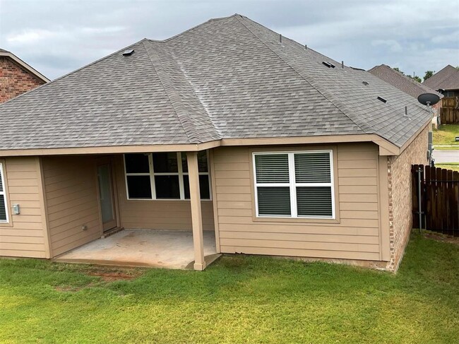 Building Photo - 2300 Sable Wood Dr