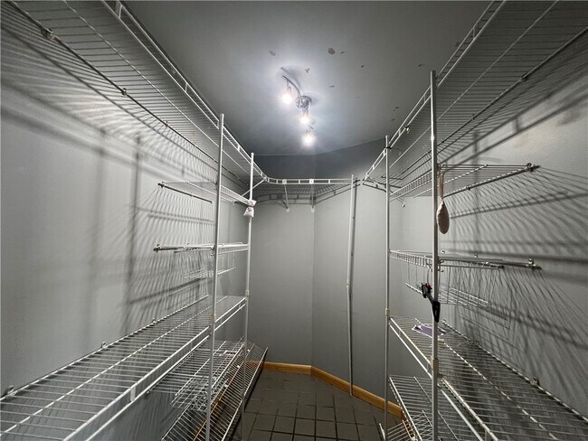 Building Photo - 340 Campbell Rd