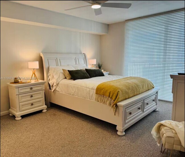 Building Photo - 1200 Brickell Bay Dr