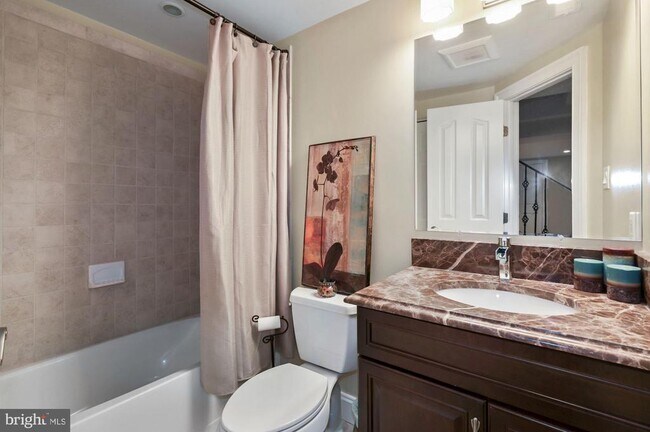 Building Photo - 6005 Selvyn Rd