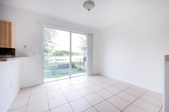 Building Photo - 2818 SE 16th Ave