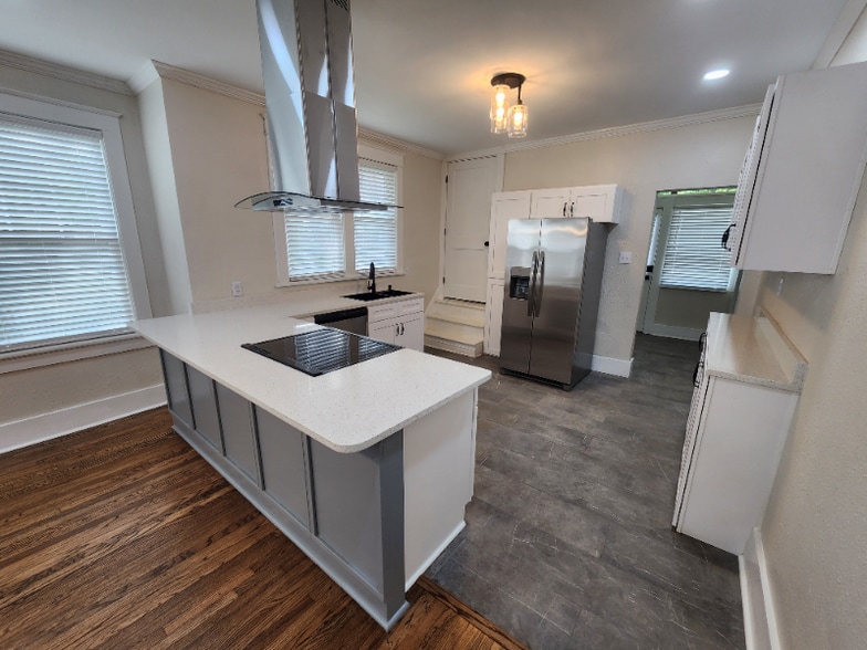 Building Photo - 1531 Kendale Ave