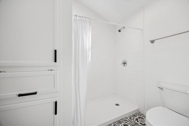 Building Photo - 604 Pressler St