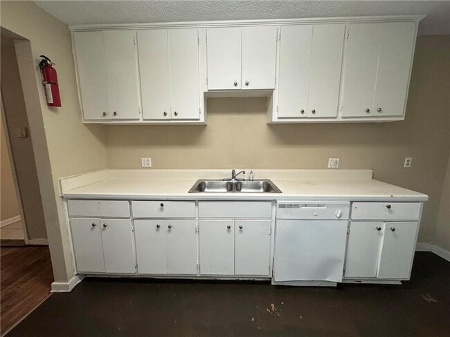 Building Photo - 4670 Rosewood Dr