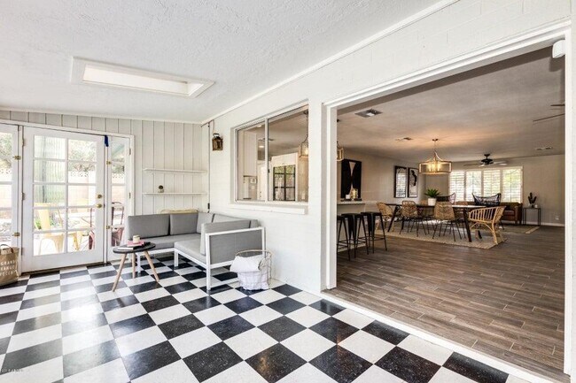 Building Photo - 2218 E Cactus Wren Dr