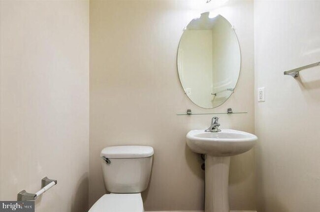 Building Photo - 17 Karendale Ct