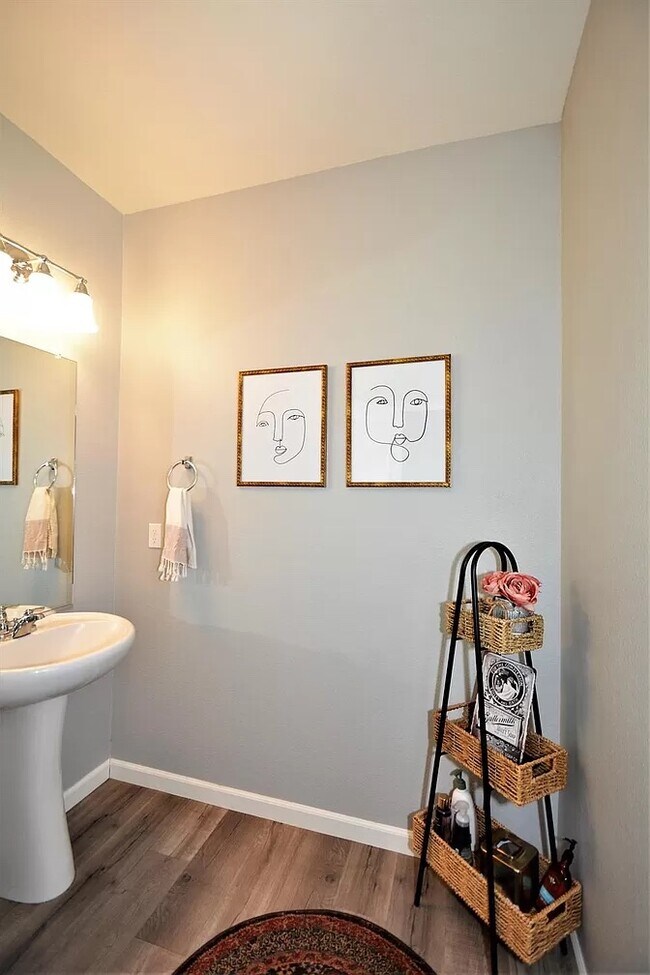 Building Photo - 6856 E Geary St