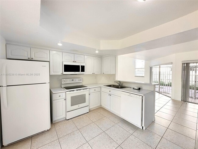 Building Photo - 3002 San Remo Cir
