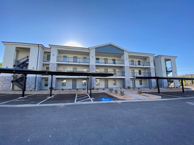 Primary Photo - APARTMENT IN GREAT LOCATION FOR RENT!