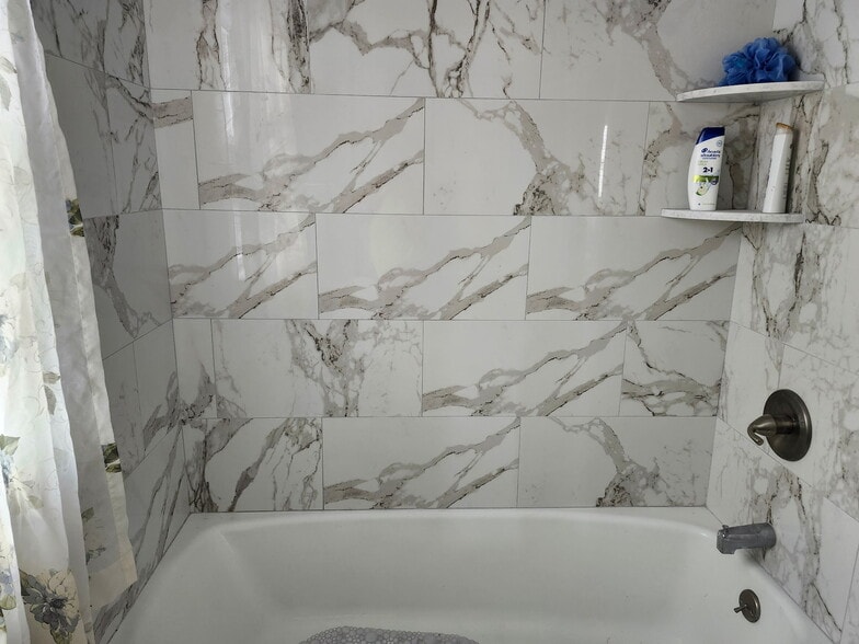 Shower - 4008 State Rd