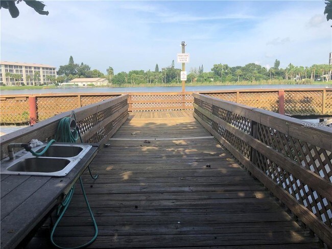 Building Photo - 3799 Lake Bayshore Dr