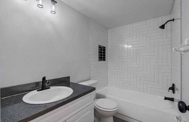 Interior Photo - Splendid unit near the beach