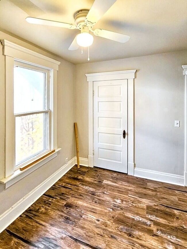 Building Photo - Spacious 3-Bedroom 1 Bathroom Apartment Ne...