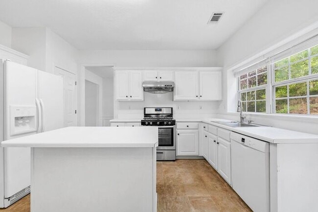 Building Photo - 5840 Haterleigh Dr