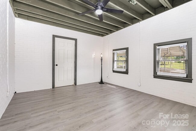 Building Photo - 412 Flat Dr
