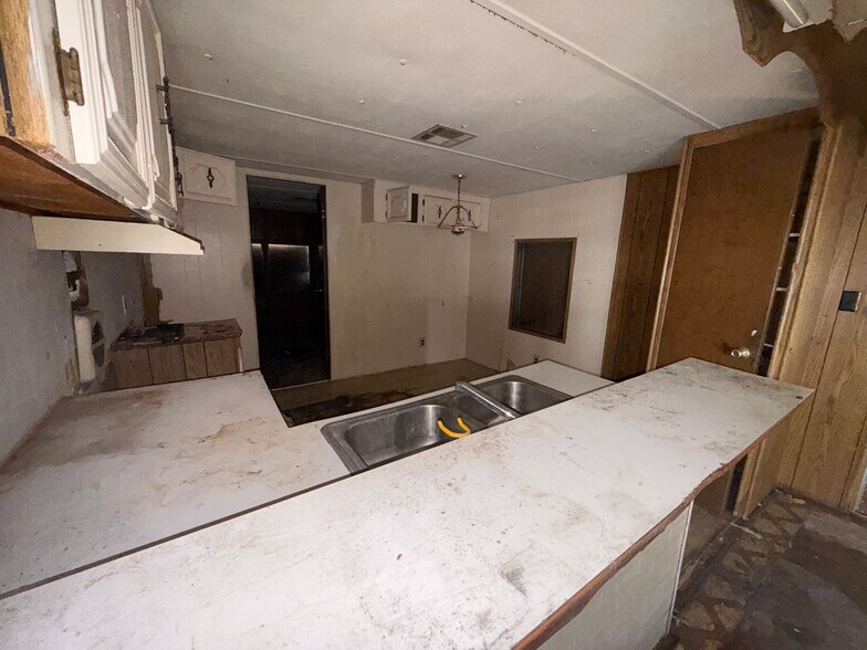 Building Photo - 3601 E Wyoming Ave