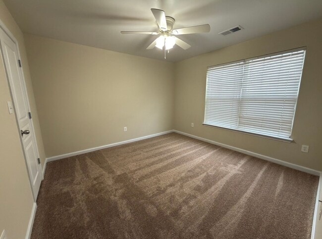 Building Photo - LEASING FOR IMMEDIATE MOVE IN!