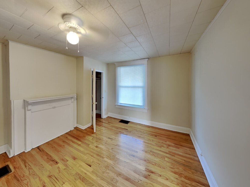 Building Photo - 167 E Norwich Ave