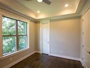 Building Photo - 1023 E 24th St