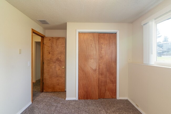 Building Photo - 1309 Pineview St