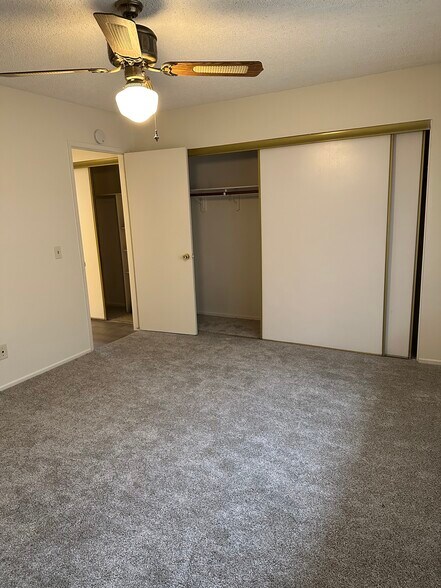Bed 2 Closet - 13639 Yakima Rd