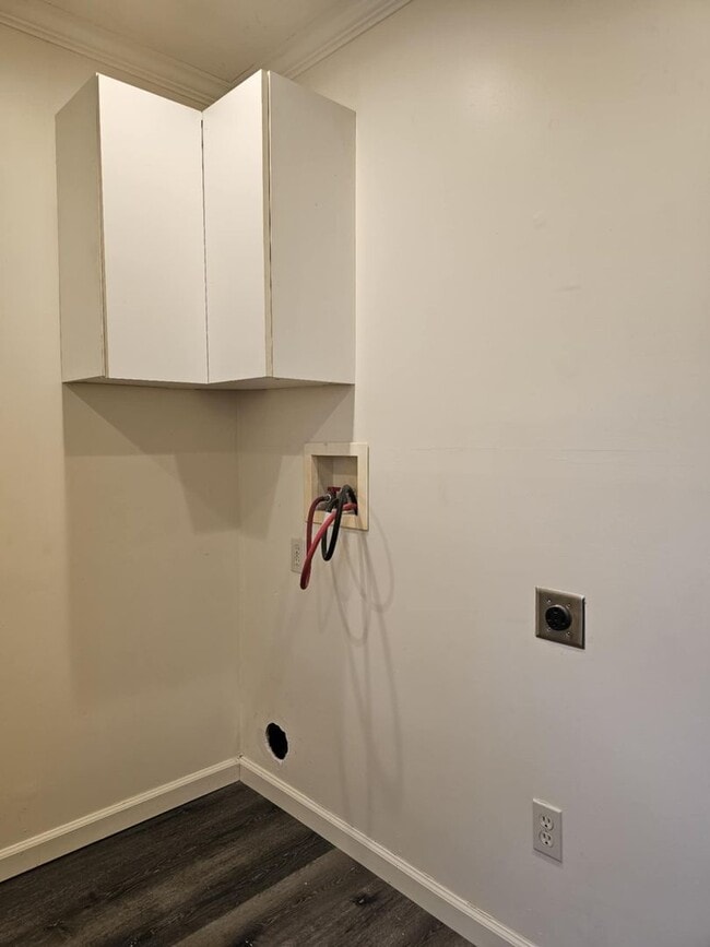 Building Photo - One Bedroom near BGSU Campus