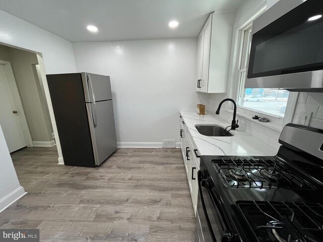 Building Photo - 1113 E Hunting Park Ave