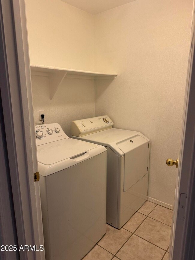 Building Photo - 726 S Nebraska St