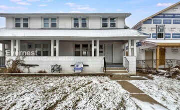 Building Photo - 3 Bed/1.5 Bath Home with Fenced Yard / Pet-Friendly / Available Now!