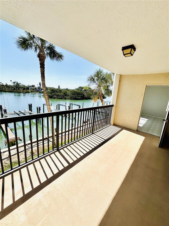 Building Photo - 3111 Pass a Grille Way
