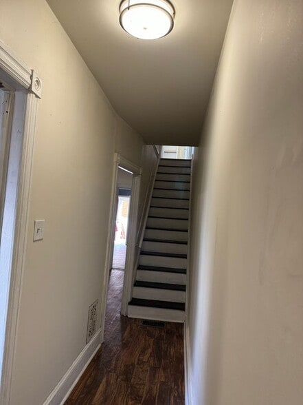 Building Photo - 306 W Lincoln Hwy