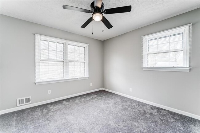 Building Photo - 770 Pine Lake Dr NW