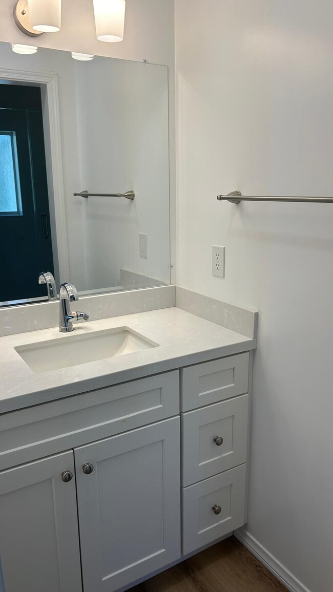 Guest room Bathroom - 5130 Cerrillos Dr