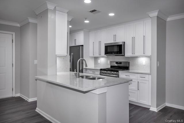 Building Photo - 1 Charles Pond Dr