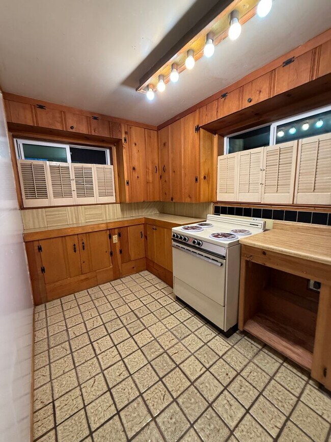 Building Photo - 729 Willow Wy