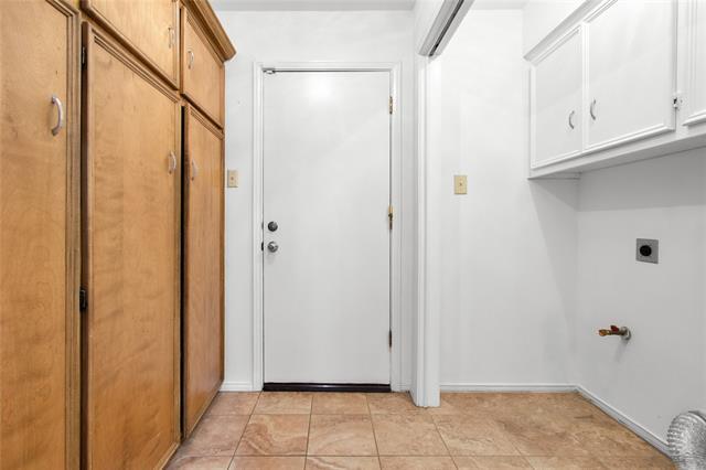 Building Photo - 9702 Summerhill Ln