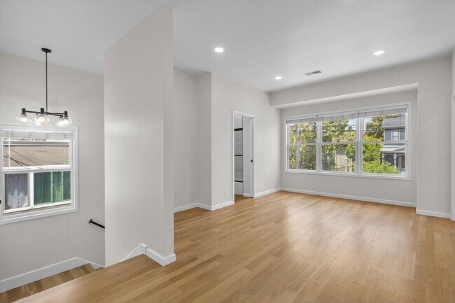 Building Photo - 2026 San Antonio Ave