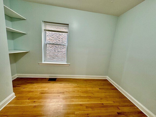 Building Photo - 5618 N Artesian Ave