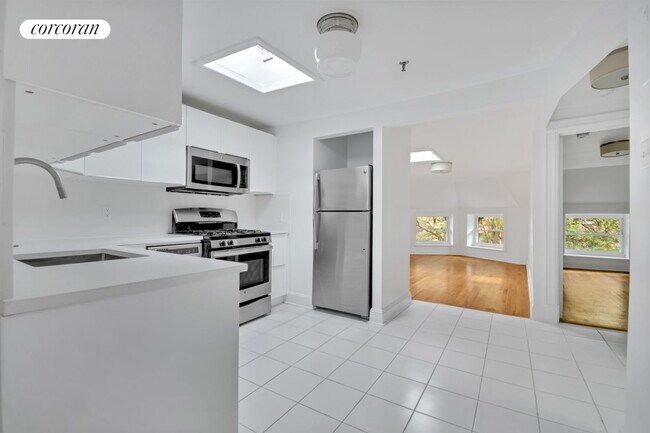 Building Photo - 278 Clifton Pl