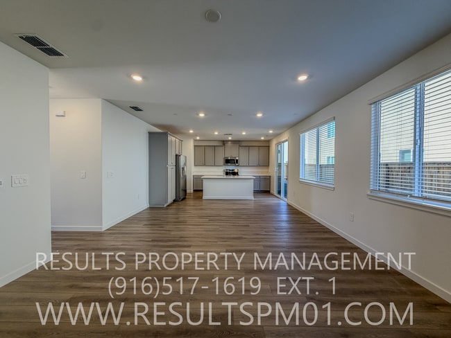 Building Photo - Brand new 3 Bedroom home. Wonderful amenities!