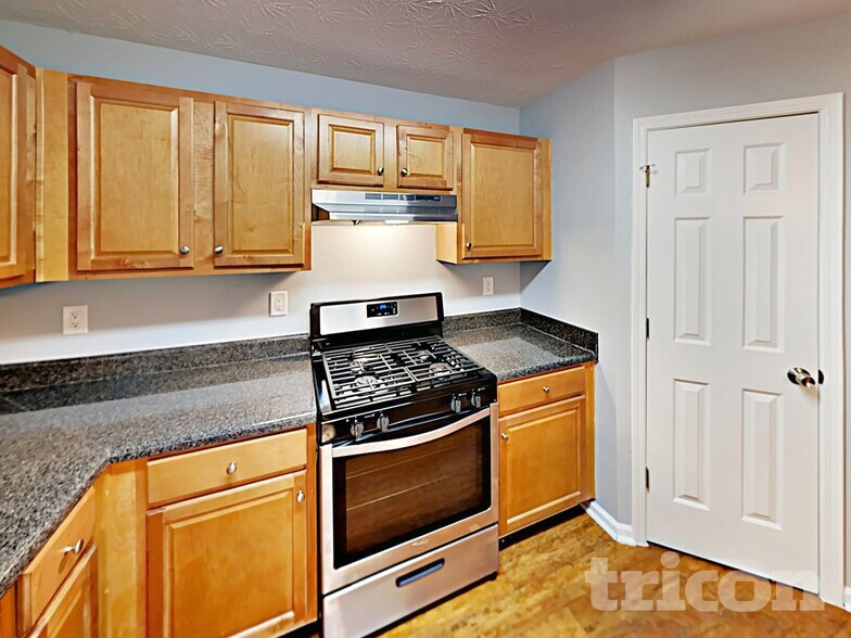 Building Photo - 12755 N Hill Dr