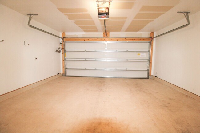 Building Photo - 3642 Millbrook Wy