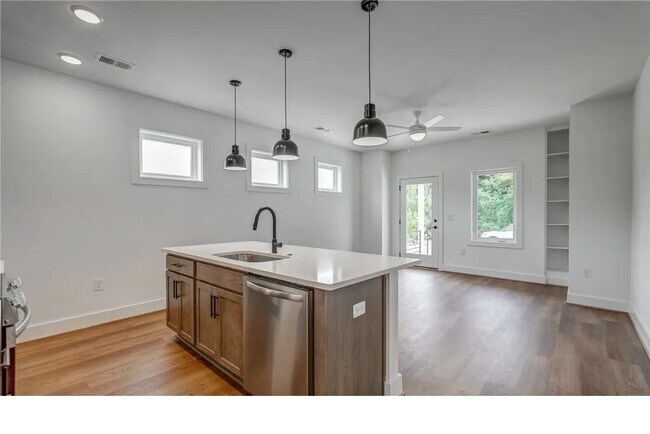 Building Photo - 909 Bainbridge St