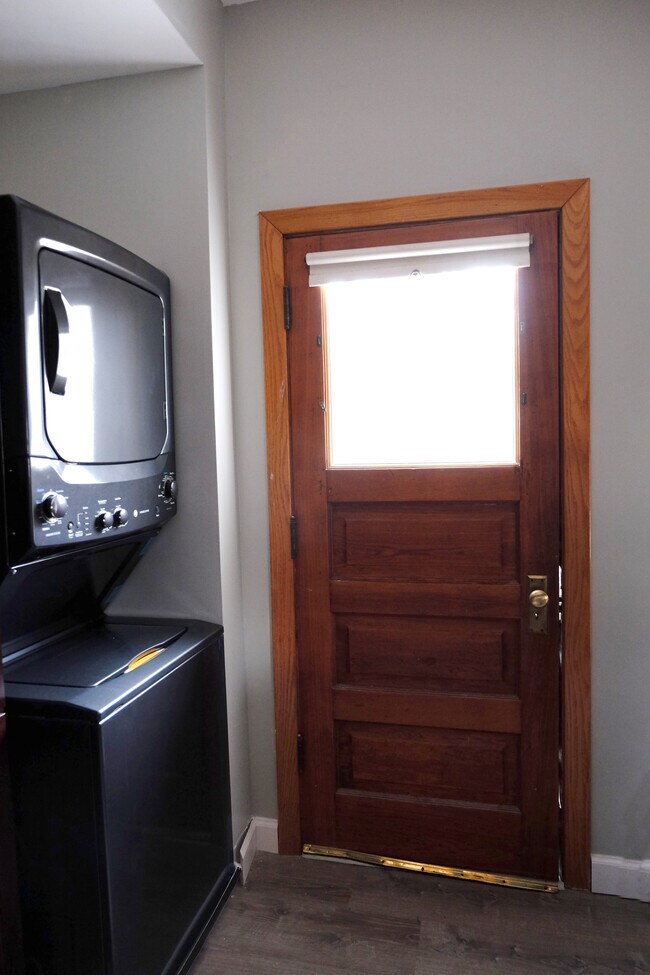 Door leading to deck - 1905 Forest Ave