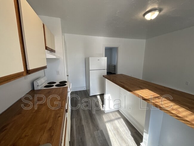 Building Photo - 659 W Philadelphia St