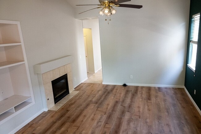 Building Photo - 462 Chambers Way